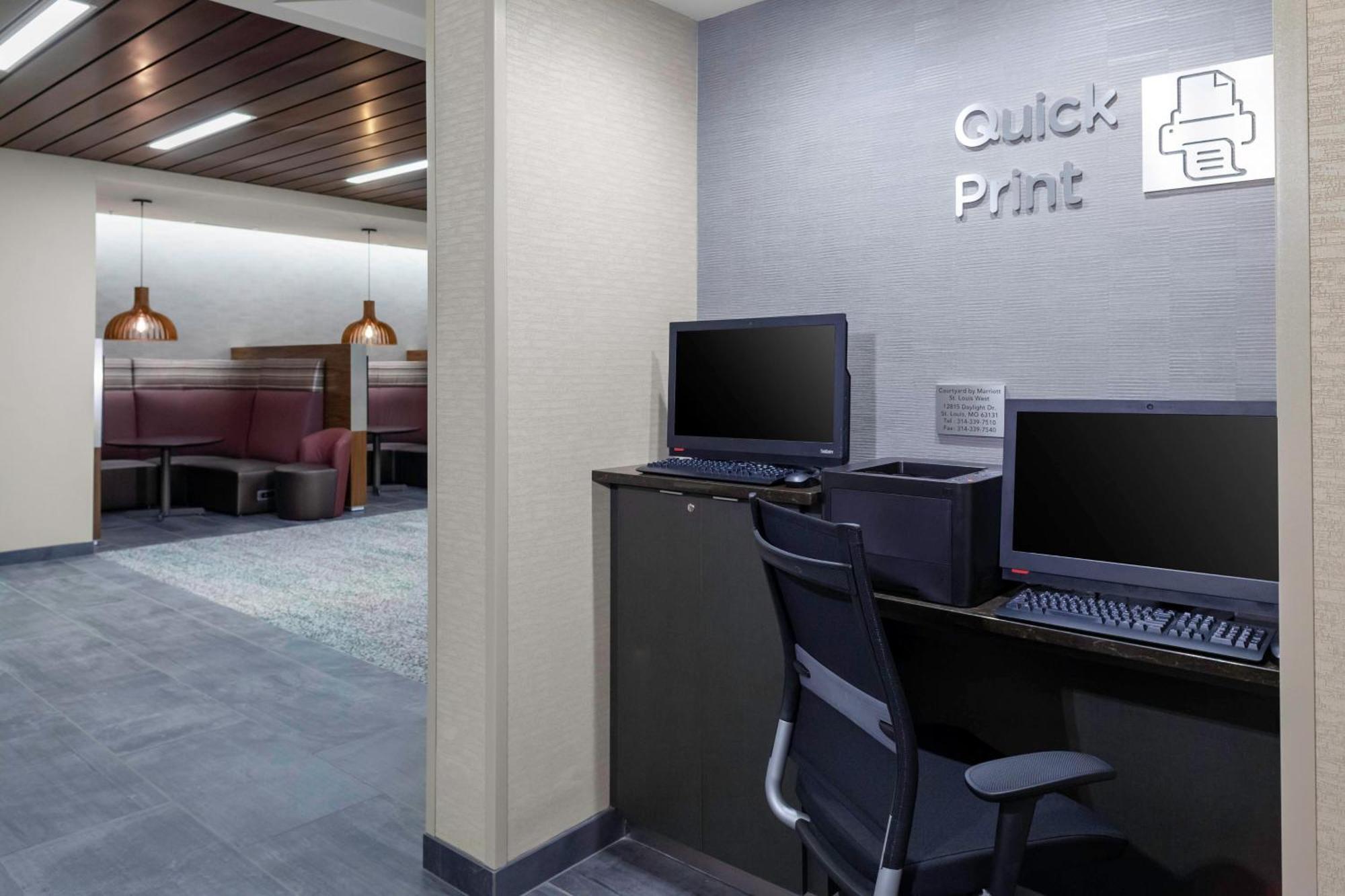 מלון Town and Country Courtyard By Marriott St. Louis West County מראה חיצוני תמונה